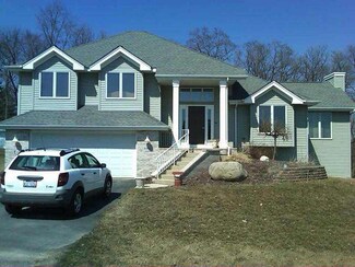 6921 N Summit Dr, Byron, IL 61010
