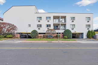 34 Crescent St Unit 2D, Stamford, CT 06906