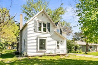 412 W Chestnut St, Pardeeville, WI 53954