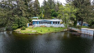 70214 Lakewood Rd, North Bend, OR 97459