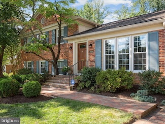 2424 Claremont Dr, Falls Church, VA 22043