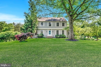 43 W Shore Dr, Pennington, NJ 08534