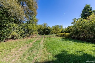 8550 Pine Knob Rd, Clarkston, MI 48348