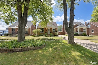 15213 Champaign Rd, Allen Park, MI 48101