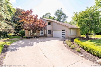 2766 Acorn Rd, Bloomfield Hills, MI 48302