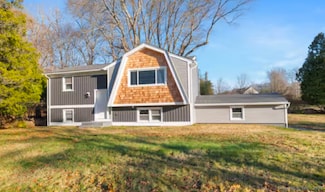 1 Mallard Ln, Waterford, CT 06385
