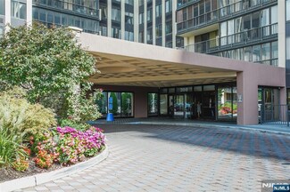 300 Winston Dr Unit DR2906, Cliffside Park, NJ 07010