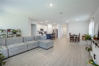 209 Wolf Crest Blvd, Seguin, TX 78155