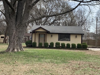 1034 S Hillcrest Ave, Springfield, MO 65802