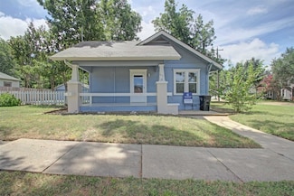 911 W Chambers St, Cleburne, TX 76033