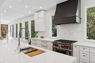 12 Bateau Rd, Hilton Head Island, SC 29928