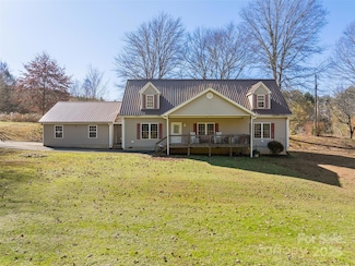 70 Pierce Elders Rd, Whittier, NC 28789