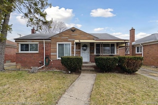 28054 Groveland St, Roseville, MI 48066