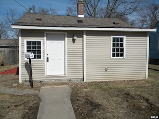905 22 1 2 Ave, Rock Island, IL 61201