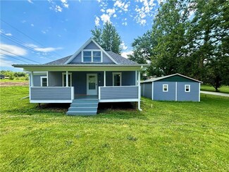 402 E Mcpherson St, Hopkins, MO 64461