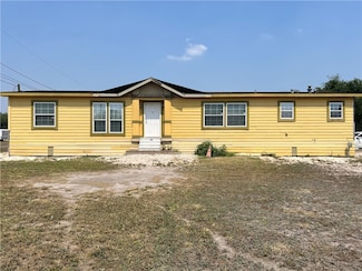 109 Rosa St, Three Rivers, TX 78071