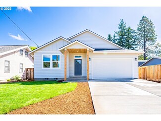 244 SE Currin St, Estacada, OR 97023