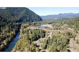 49064 Hills Creek Rd, Oakridge, OR 97463