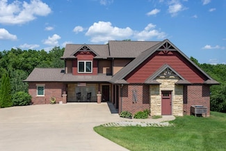 15261 Wood Vale Ct, Peosta, IA 52068