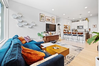 105 Washington St Unit 2B, Somerville, MA 02143