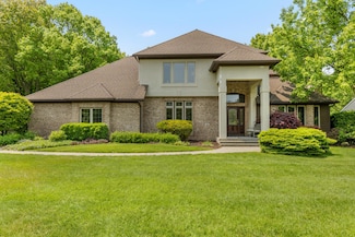 40 Bay Circle Dr, Holland, MI 49424
