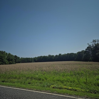 26 27A Coles Point Rd, Hague, VA 22469