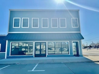 105 S 4th St, Clear Lake, IA 50428