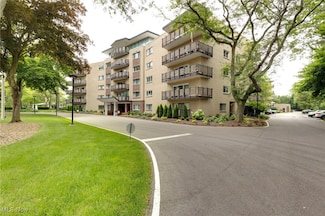 255 N Portage Path Unit 210, Akron, OH 44303
