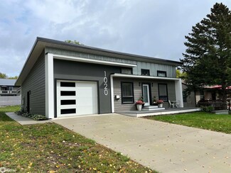 1020 S 8th St, Clear Lake, IA 50428