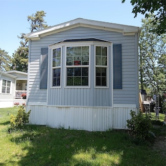 525 Riverleigh Ave Unit C22, Riverhead, NY 11901