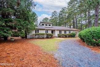 1 Prichard Ln, Pinehurst, NC 28374