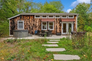 13176 Red Arrow Hwy, Sawyer, MI 49125