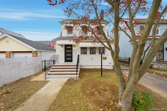 10411 205th St, Saint Albans, NY 11412