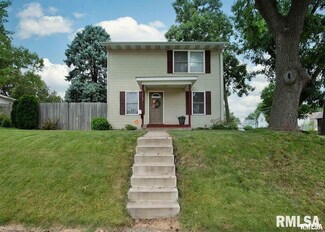 1545 13th Ave, Moline, IL 61265