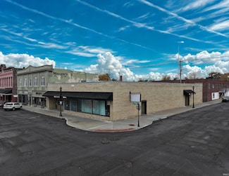 123 N Market St, Winamac, IN 46996