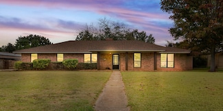 310 Lancashire Dr, Bossier City, LA 71111