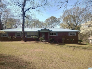 694 Center Point Rd, Sylacauga, AL 35151
