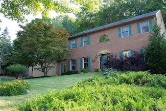 8305 Crimson King Cir, Baldwinsville, NY 13027