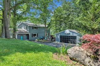 26 Willow Cir, Blue Ridge, VA 24064