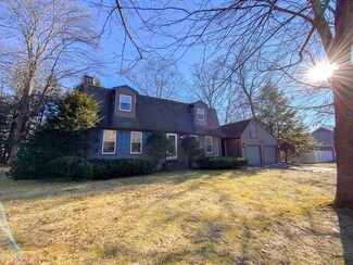 53 Hannum Brook Dr, Easthampton, MA 01027