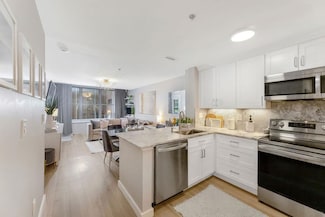 26 Avenue at Port Imperial Unit B37, West New York, NJ 07093