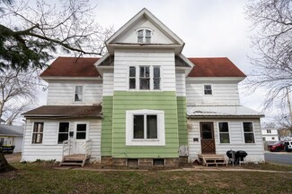 401 & 403 Division St, Mauston, WI 53948