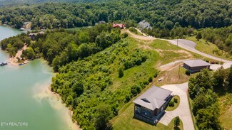 1097 Harbor Point Dr, Sevierville, TN 37876