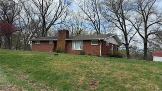 821 5th St E, Scott City, MO 63780