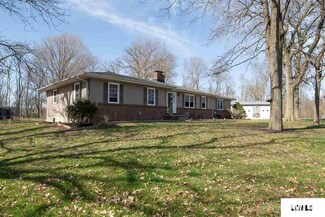22043 Peoria St, Greenview, IL 62642