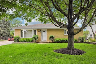 4N221 7th Ave, Addison, IL 60101