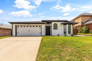 10245 Sunset View Dr, Fort Worth, TX 76108