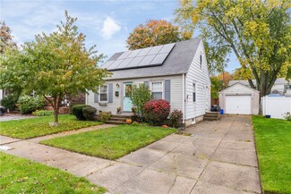 106 Park View Blvd, Cranston, RI 02910