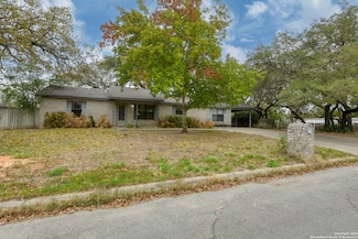 502 Ingram Rd, Devine, TX 78016
