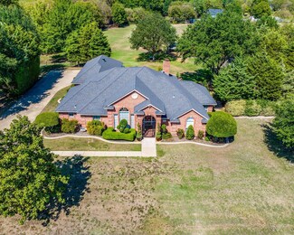412 Country Ridge Ln, Red Oak, TX 75154